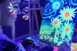 Arte fluorescente: taller de pintura de un cuadro neón de 2 horas de duración con bebida de cortesía para 1 o 2 personas - Second Medium