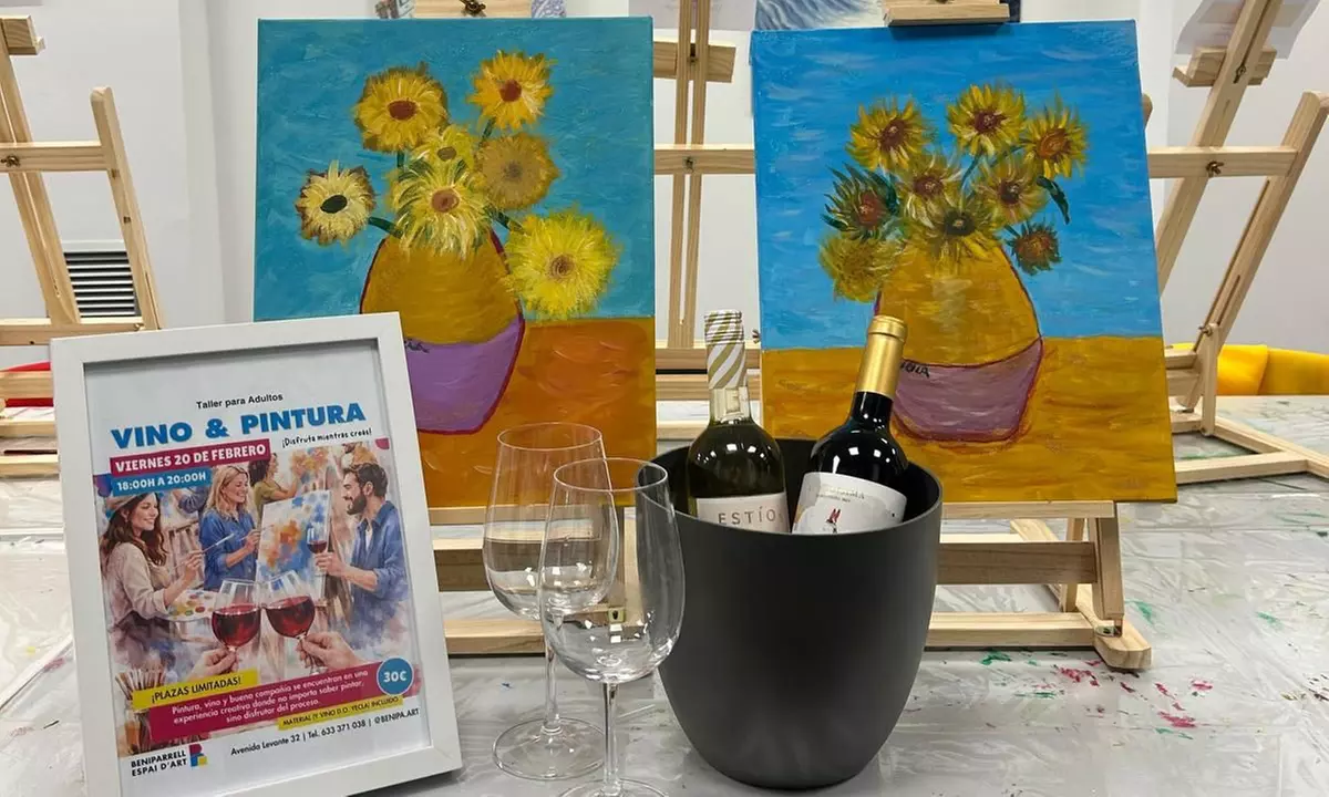 Pinta tu cuadro con vino ilimitado: taller de pintura para 1 o 2 pax