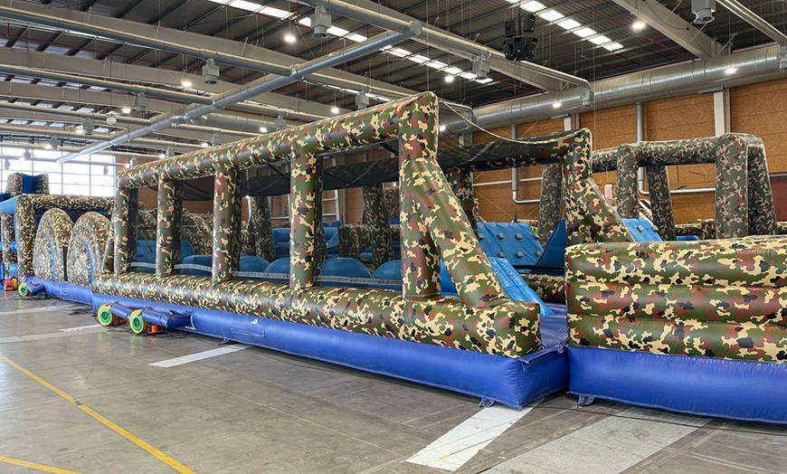 Image 3: Entrada al circuito de hinchables Crazy Warriors del 17 al 25 de abril