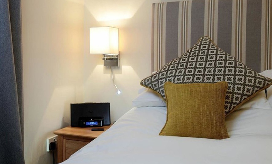 Image 4: Dorset: 1 or 2-Night Stay w/ Breakfast and Optional Main-course Dinner