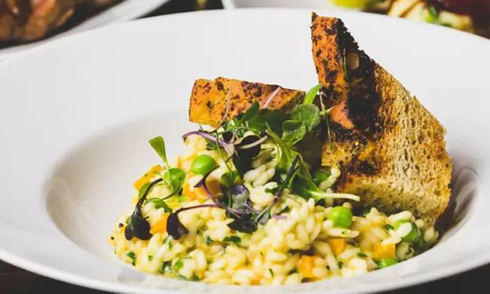 Enjoy Cabaret Sunday Boozy Lunch & Cabaret Sunday Show For One or Two