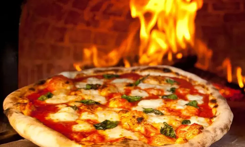 Menu con pizza alla carta, birra artigianale e dolce al Bistrot L'Artigiano Matto (sconto fino a 53%) - Primary Image