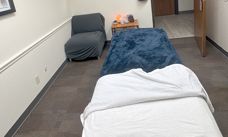 Image 2: Relax & Restore: Swedish or Deep-Tissue Massage Experience!