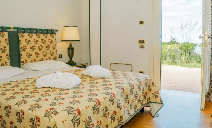 Image 4: Villa San Giovanni 4*: tweepersoonskamer met halfpension