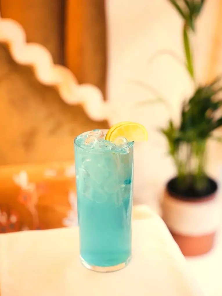 Enjoy Full Meal with Starter, Main, Extras, Dessert & Drinks at OUD