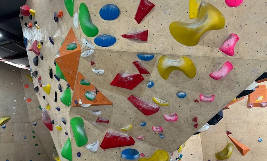 Image 4: One-, Two-, Three- or Four-Person Entry to Flow Climbing