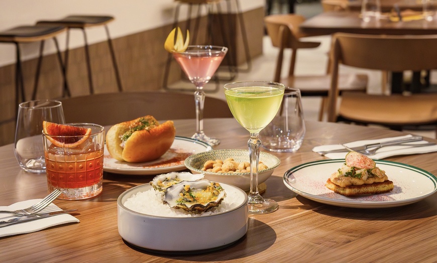 Image 1: Cocktail Masterclass Fun for 4 Friends