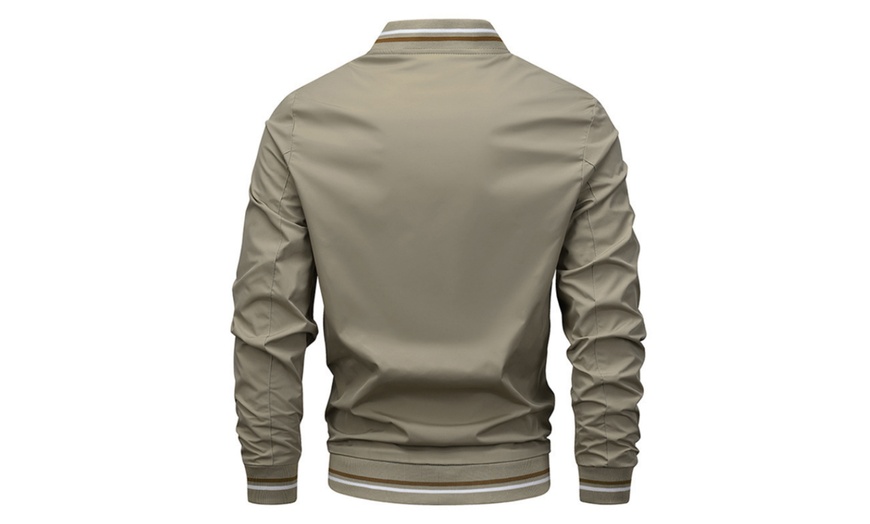 Image 8: Men's Lightweight Windbreaker Jacket, Water-Repellent & Stylish Design