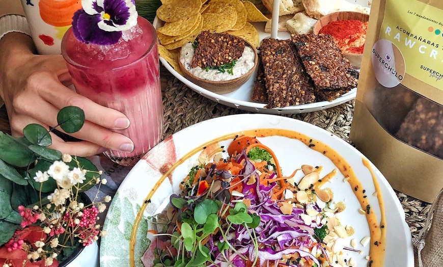 Image 18: Menú vegetariano creativo en Superchulo para 2 o 4 con bebida y postre