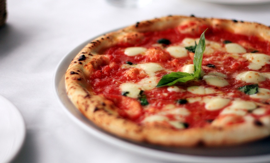 Image 1: Italian Pizza Lunch with Drink