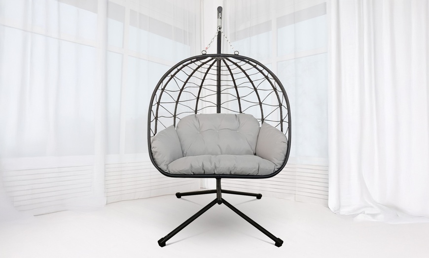 Image 2: Swinging Rattan-Effect Egg Chair
