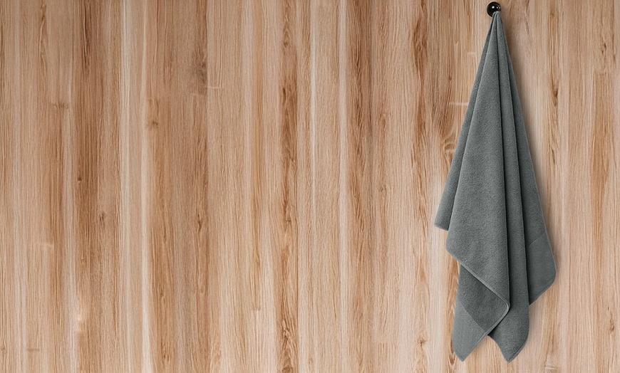 Image 12: Pack of Four Egyptian Cotton 550gsm Bath Towels
