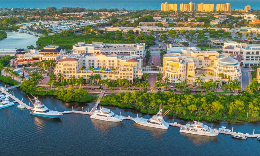 Image 2: Members Pricing: Upscale Stay with Views & Rooftop Vibes