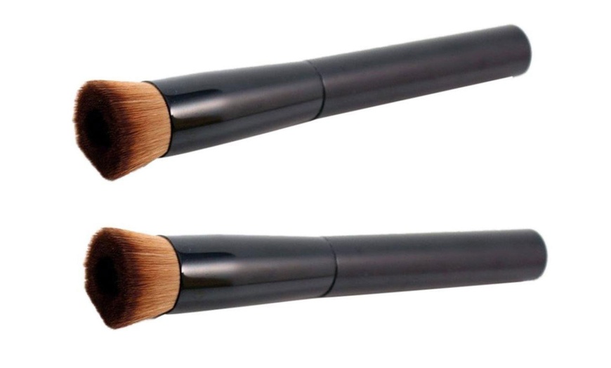 Image 5: Liquid Foundation Brush