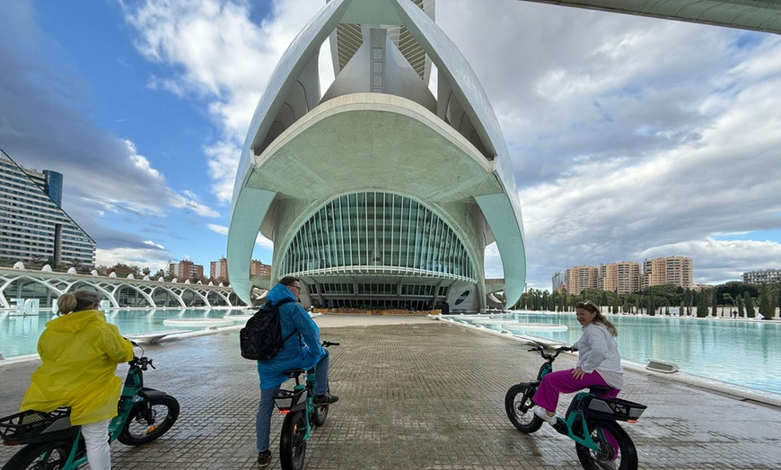 Image 10: Tour guiado por Valencia en bicicleta clásica o eléctrica para 2 o 4