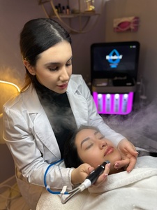 One Hydrafacial Platinum + Red light Therapy + Lymphatic Drainage + Scalp And Neck Massage - Intuitive Spa