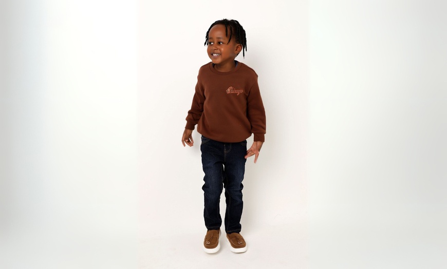 Image 3: Fun and Empowering Photoshoots for Aspiring Young Models