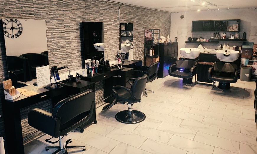 Image 2: Cheveux lisses et soyeux : offrez-vous un lissage brésilien