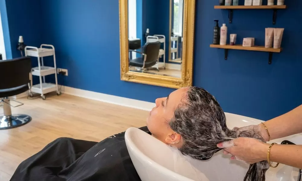 Forfait coupe et brushing avec option coloration racines