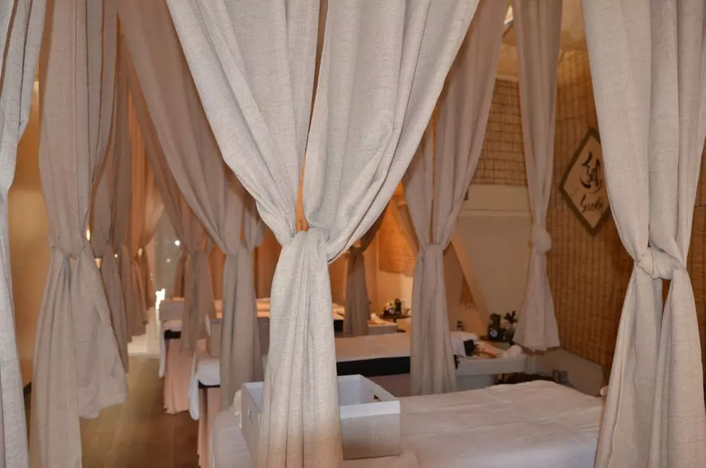 Luxury Head Spa Packages for One, Couples, or Groups of 4