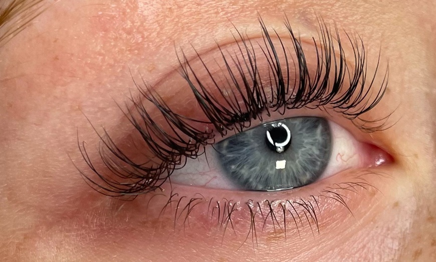 Image 4: Up to 30% Off on Eyebrow Shaping at Aluzion Aesthetics Lounge LLC