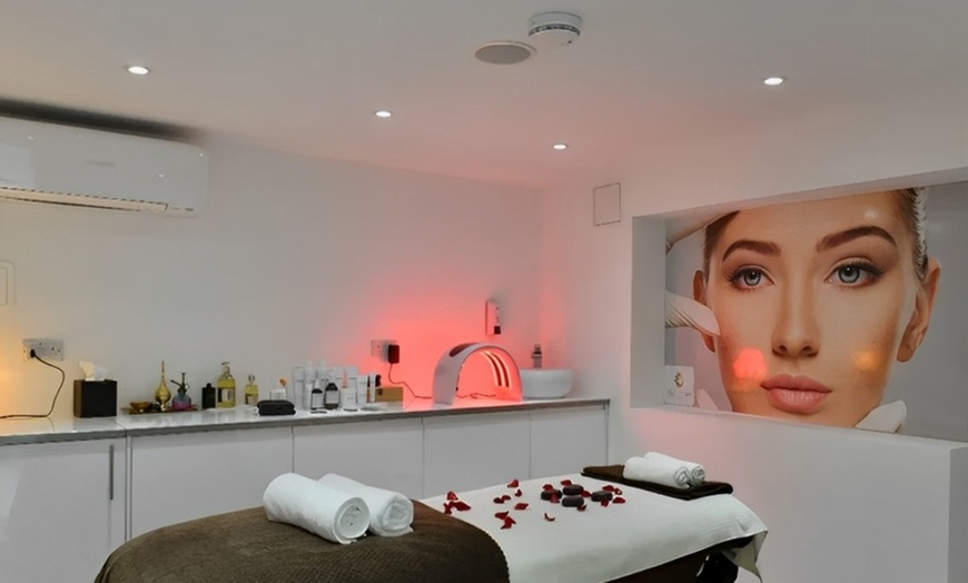 Image 8: Indulge in a 30-Minute or 60-Minute Couples Massage 