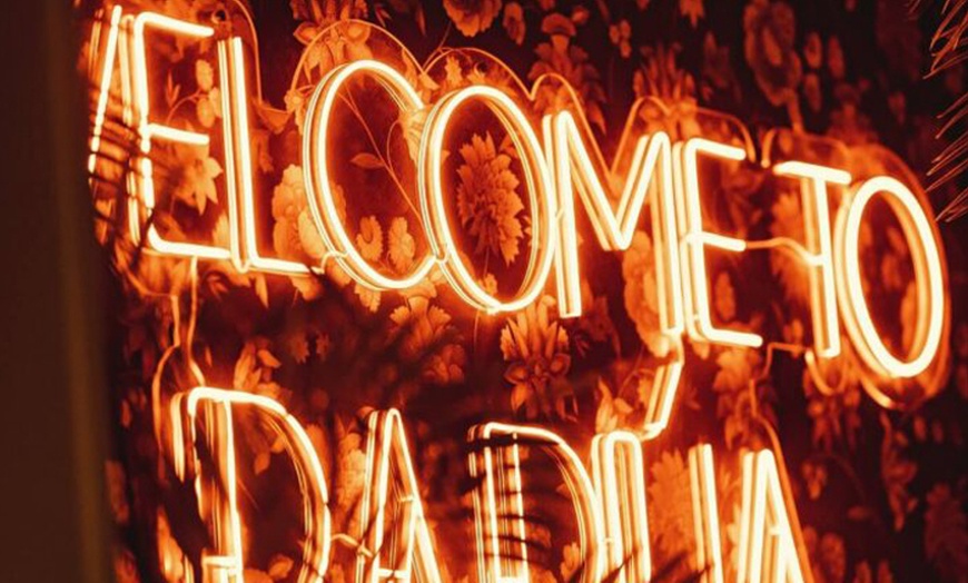 Image 21: Menú fusión para 2 o 4 personas con postre y opción a botella de vino