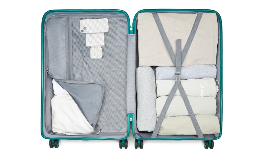 Image 19: Maleta o juego de maletas de ruedas ligeras con diseño estriado