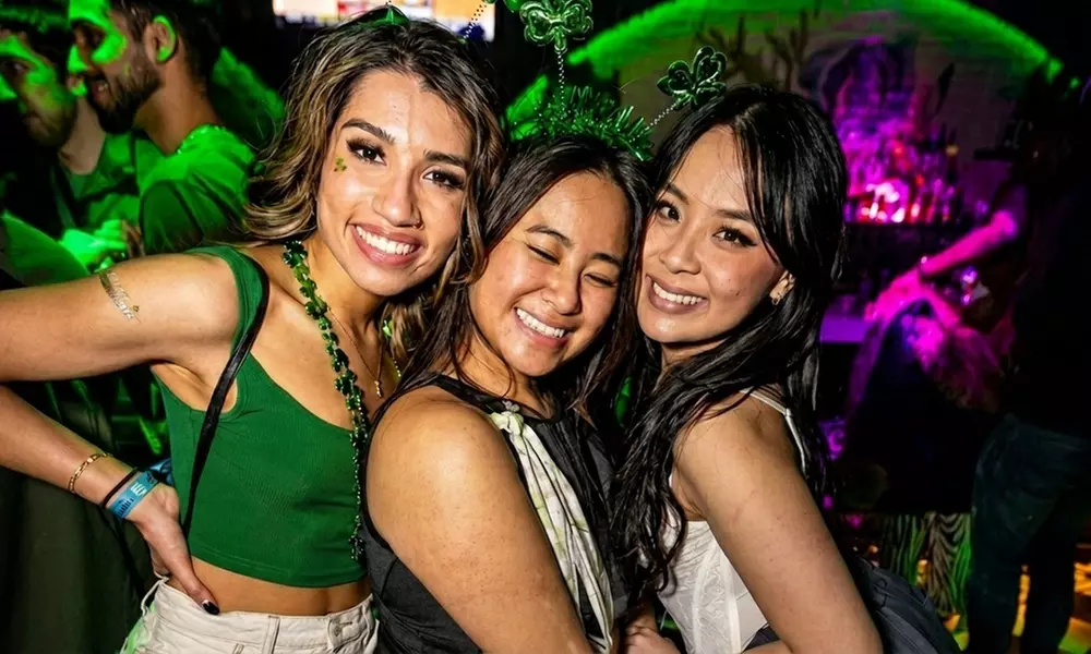 Join the St. Patrick's Day Adventure with BARCRAWLERZ on Seattle's Finest Bar Crawl Experience (Up to 15% Off) - Second Medium