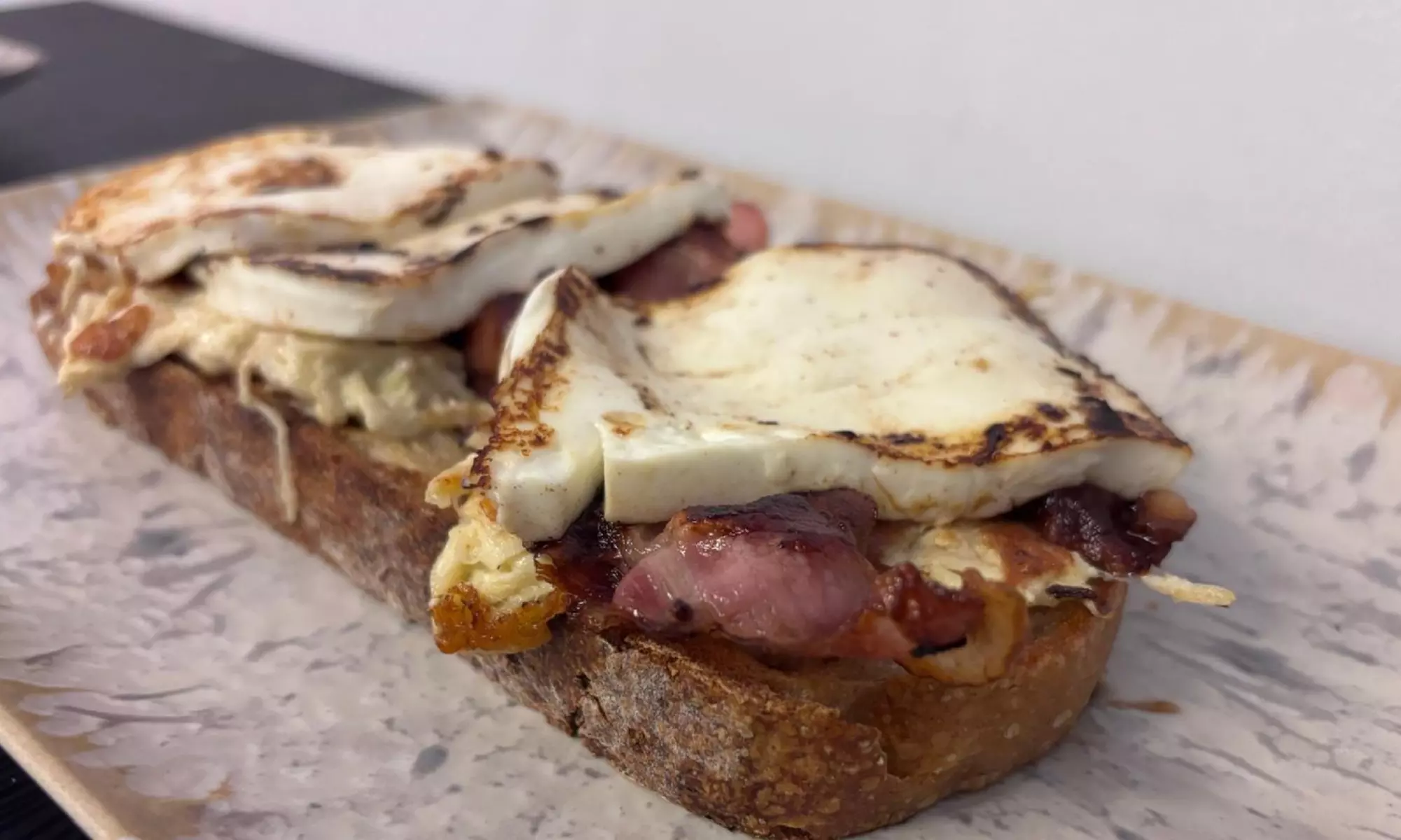 Menú de brunch para 2 o 4 con bebida fría y caliente, tosta y postre