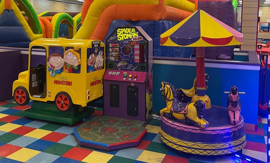 Image 2: Enjoy 2 Hour Open Play Pass with Indoor Inflatable Fun or VR Rides!