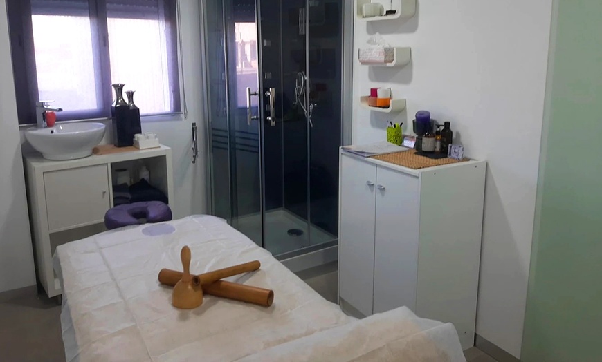 Image 10: Masajes de 30, 45, 60 o 70 minutos con rituales y aceites esenciales