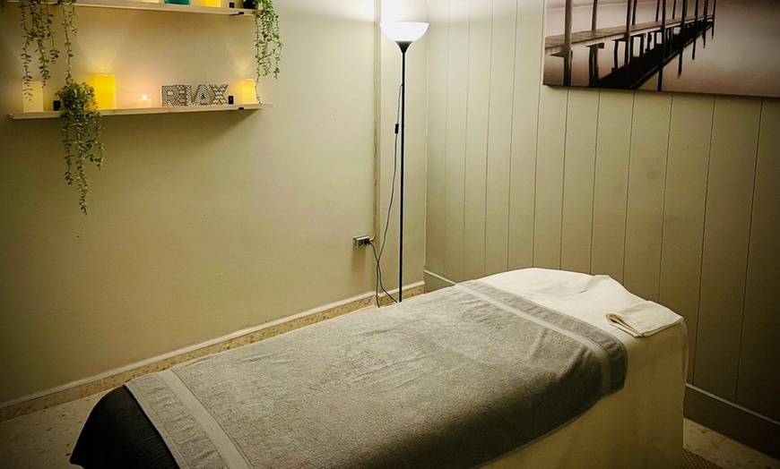 Image 3: Date un capricho: masaje sueco o tailandés con duración a elegir