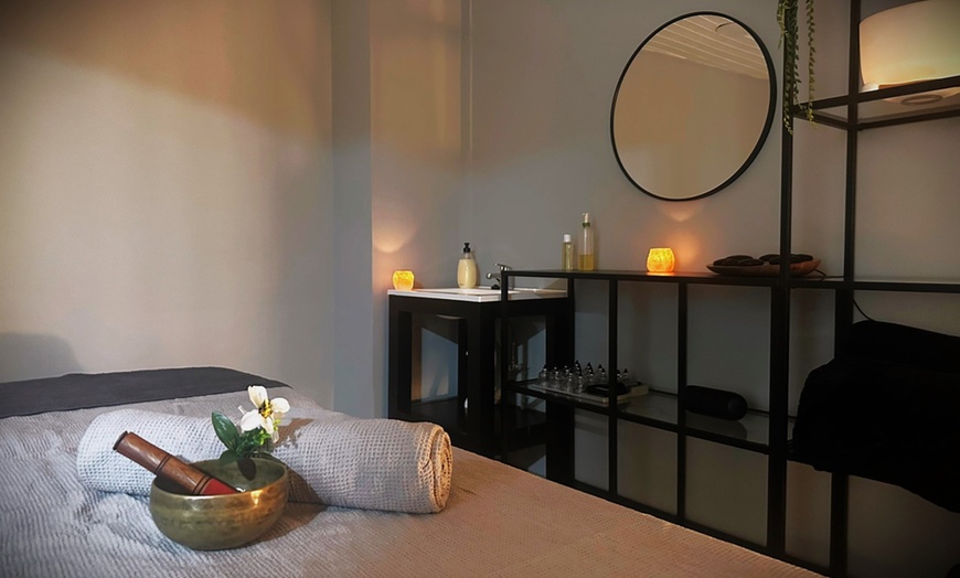 Image 11: ¡Momento relax! 1 o 2 sesiones de masaje a elegir de hasta 1 hora