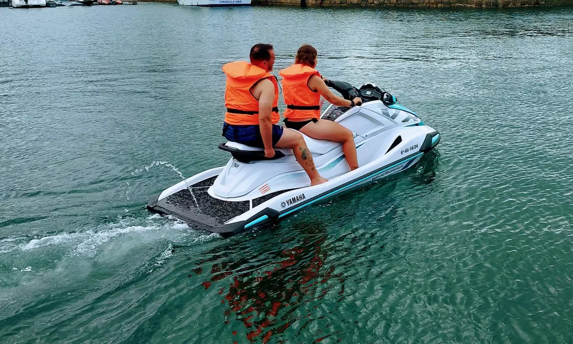Excursión de 30 o 60 minutos en moto de agua con opción a paddle surf