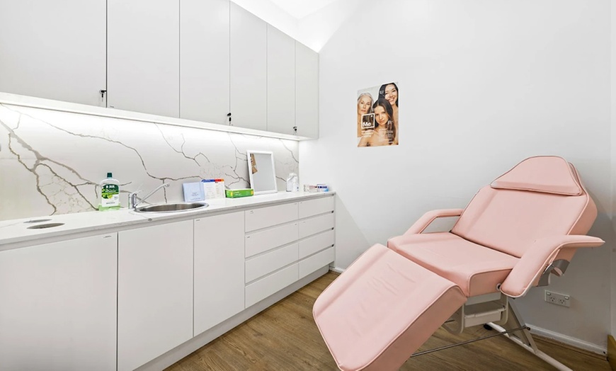 Image 3: 1 or 2 Sessions: Lumenis M22 IPL Photo with Optional LED Treatment 