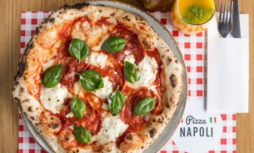 Image 1: Włoska pizza w wersji klasycznej lub premium oraz napój do wyboru