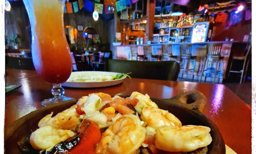 Image 2: Mix it up: 3 Std. Cocktail-Tasting inkl. Snacks für 1-6 Personen