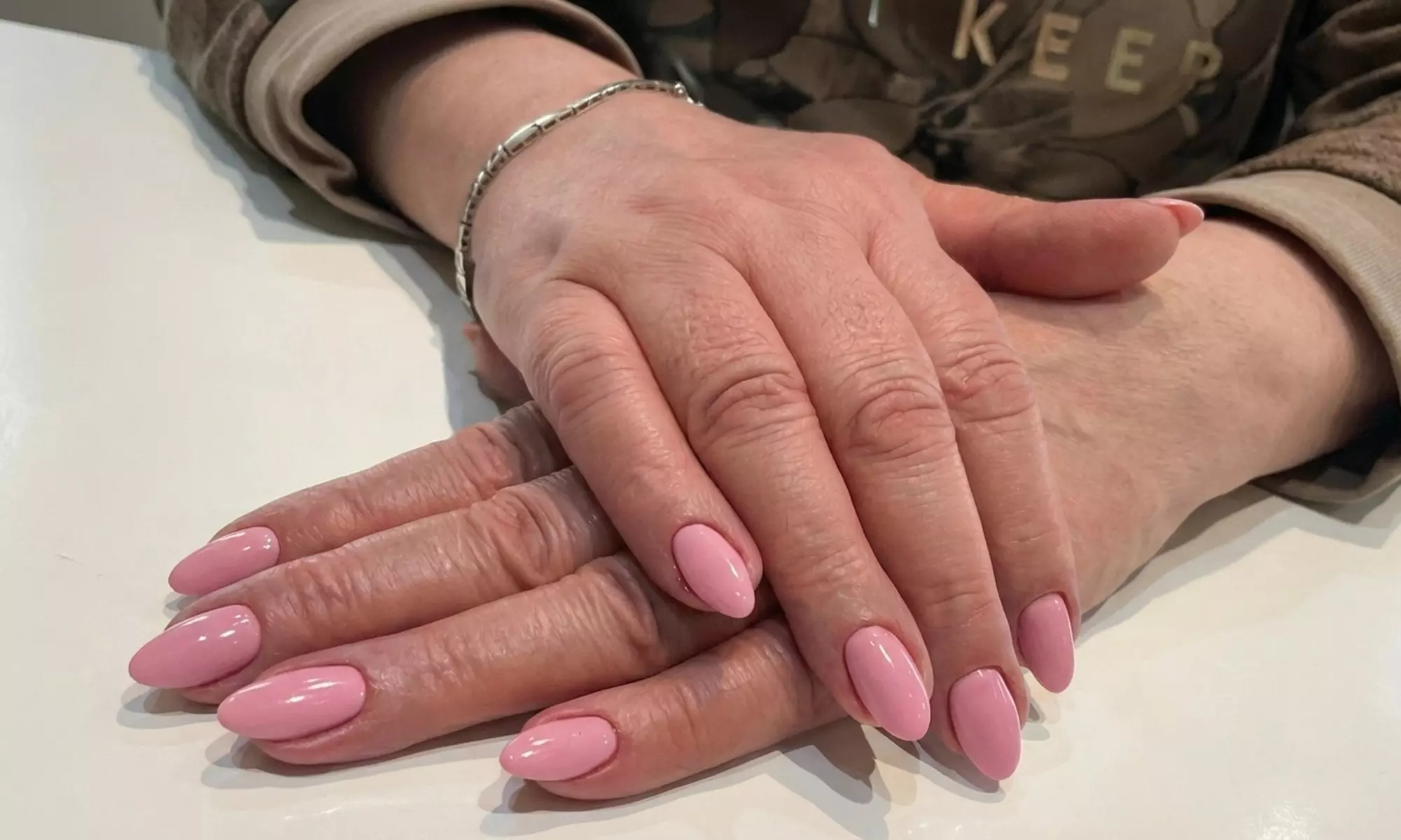 Manicure i pedicure hybrydowy
