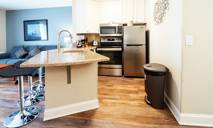 Image 5: Member-Only Deal: The Cove of Lake Geneva