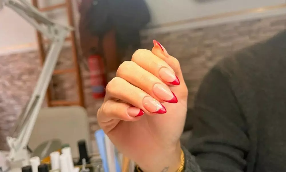 Sesión de manicura, pedicura o manipedicura con esmaltado a elegir