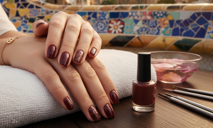 Image 1: 2 sesiones de manicura 