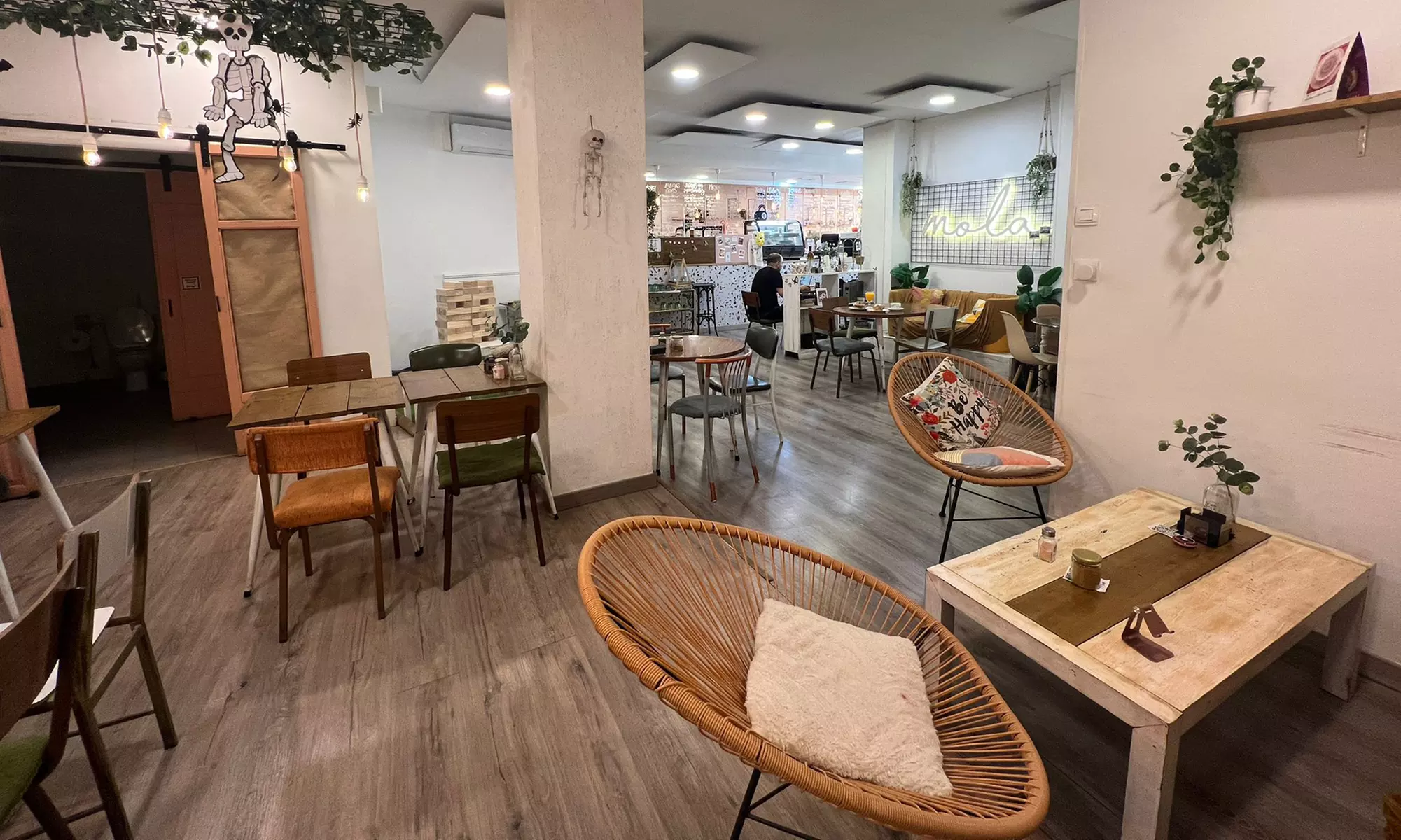 Menú de brunch para 2 o 4 con bebidas, yogur, croissant, tostada y más