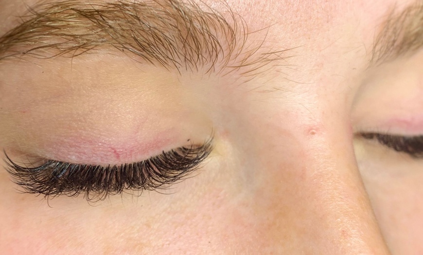 Image 5: Get a Fuller Look w/ Classic, Hybrid / Volume Full Set Lash Extensions