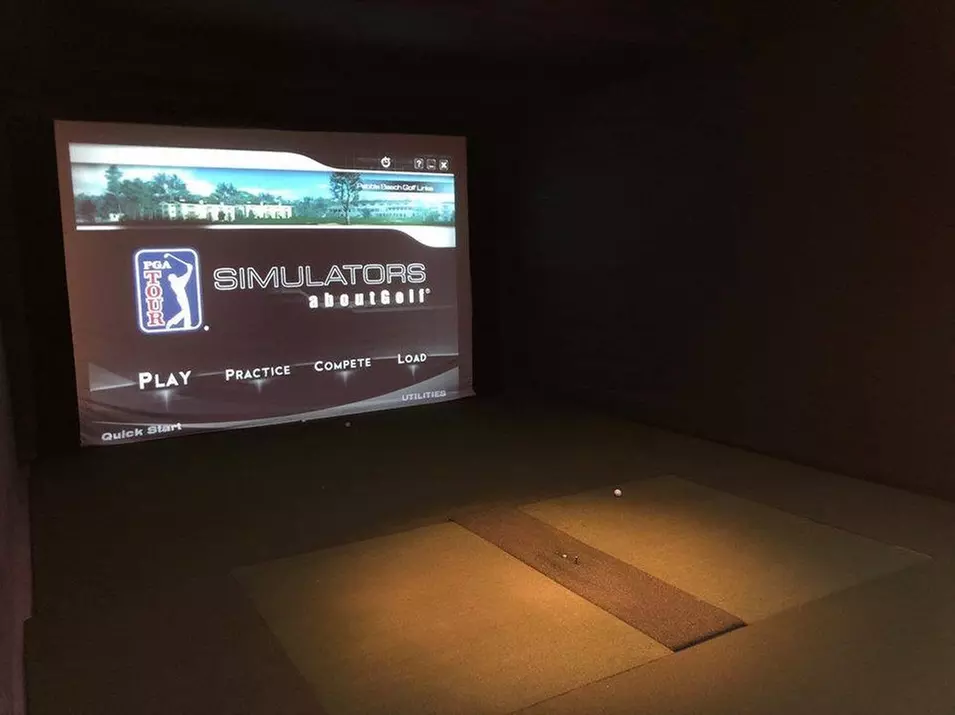 Indoor Golf Simulator Experience – Farmington