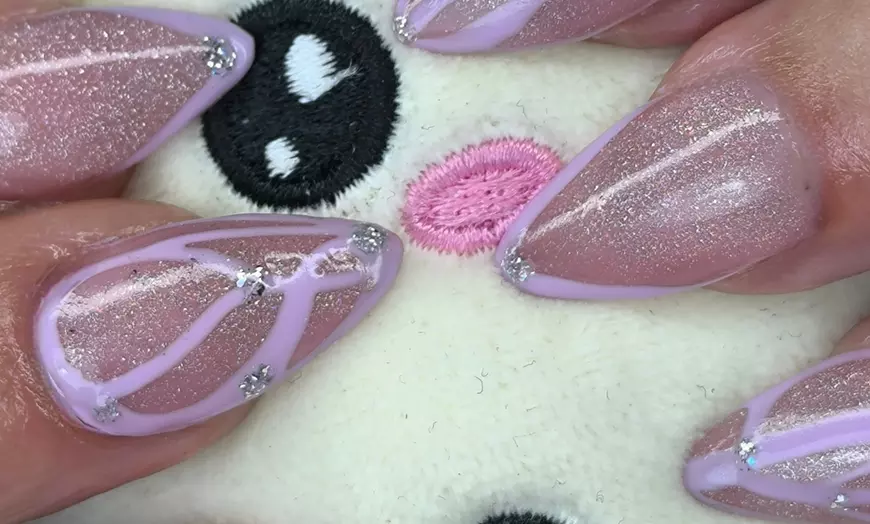 Image 1: Manicura, pedicura o manipedi con esmaltado normal o semipermanente