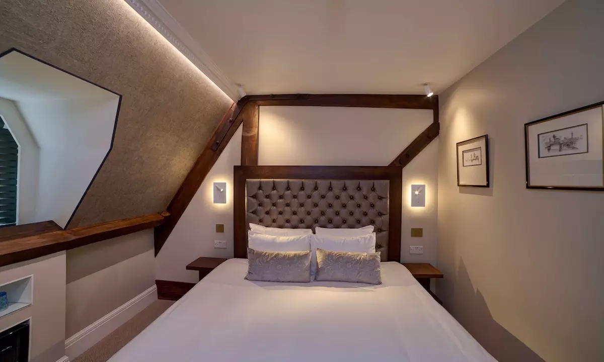 London: Elegant 4* Stay with Breakfast