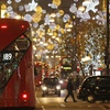 Image 5: ✈ 8-Day London & Paris Christmas Getaway with Air – Weekender Breaks