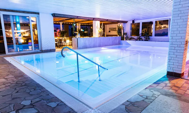 Romantischer Sauna-Wellness-Tag inkl. Massage & 3-Gänge-Menü für Zwei