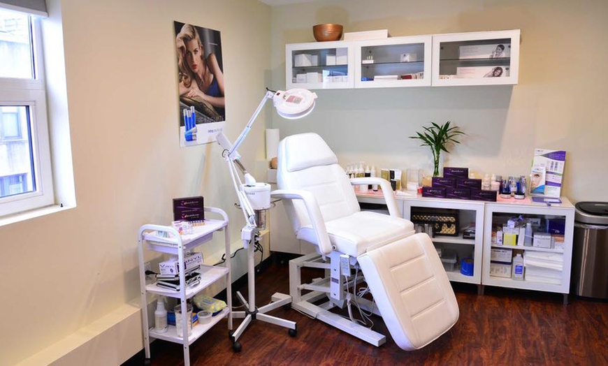 Image 3: Get a Youthful Look with 20 or 40 Units of Botox